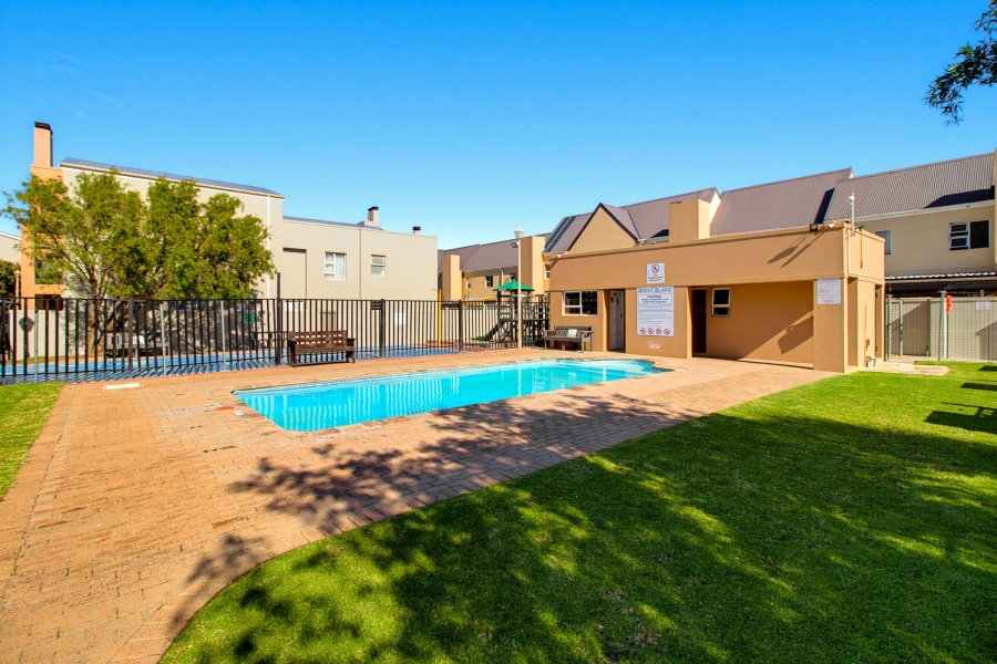 2 Bedroom Property for Sale in Whispering Pines Western Cape